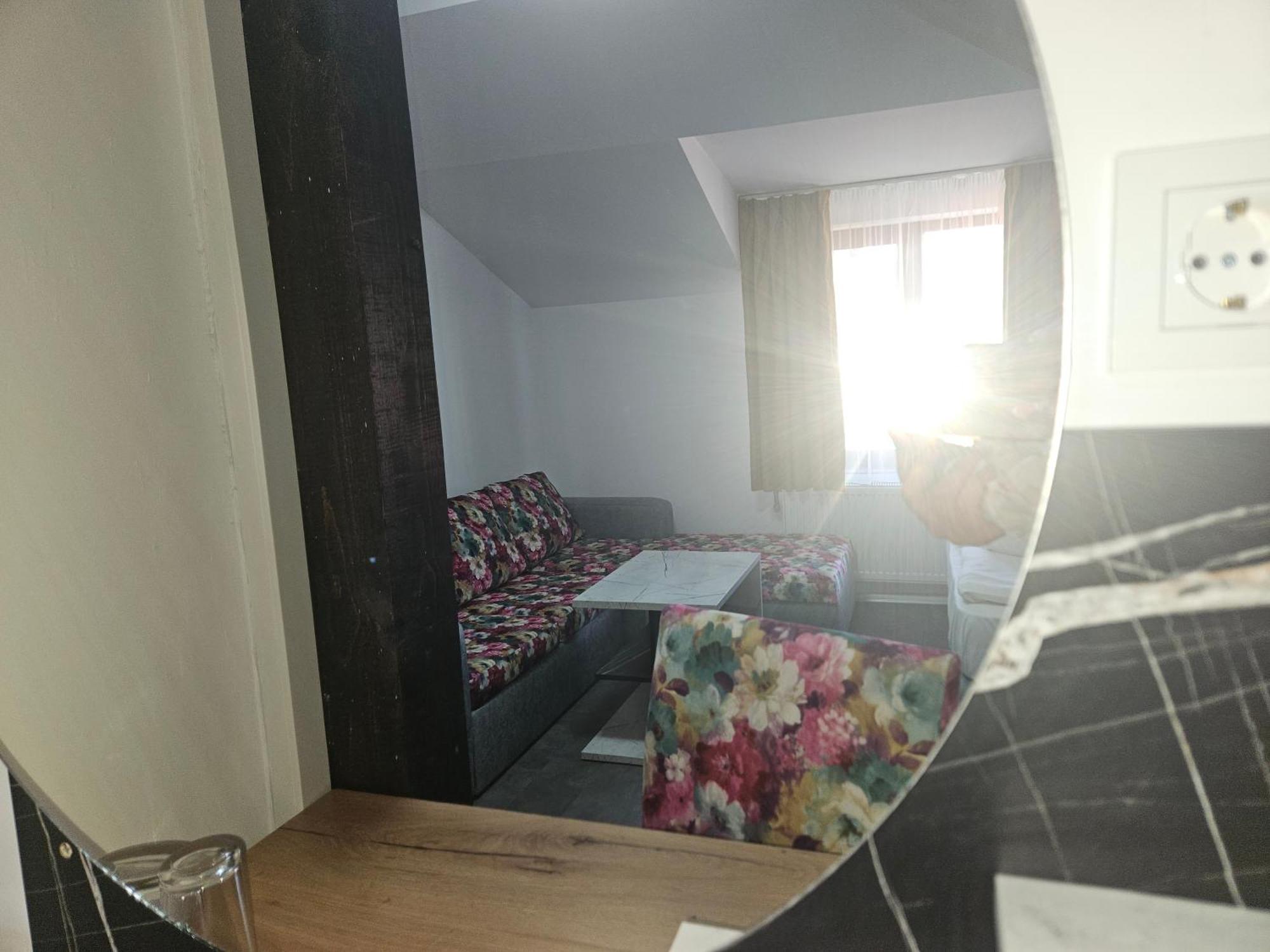 Priyateli - Friends Hotel Veliko Tarnovo Kültér fotó