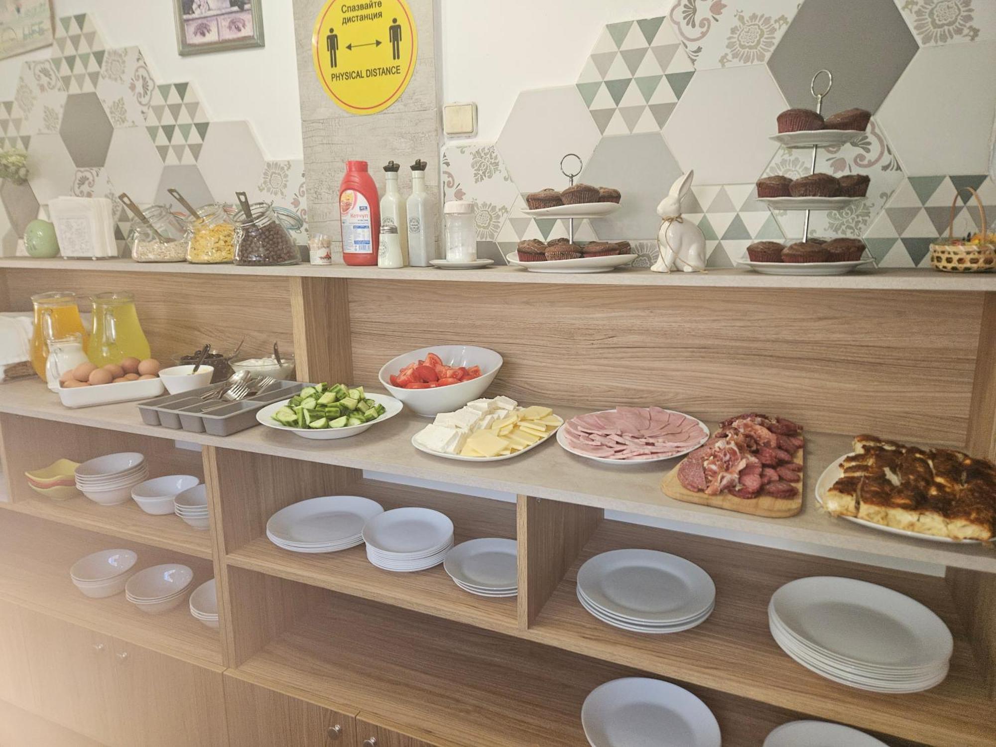 Priyateli - Friends Hotel Veliko Tarnovo Kültér fotó