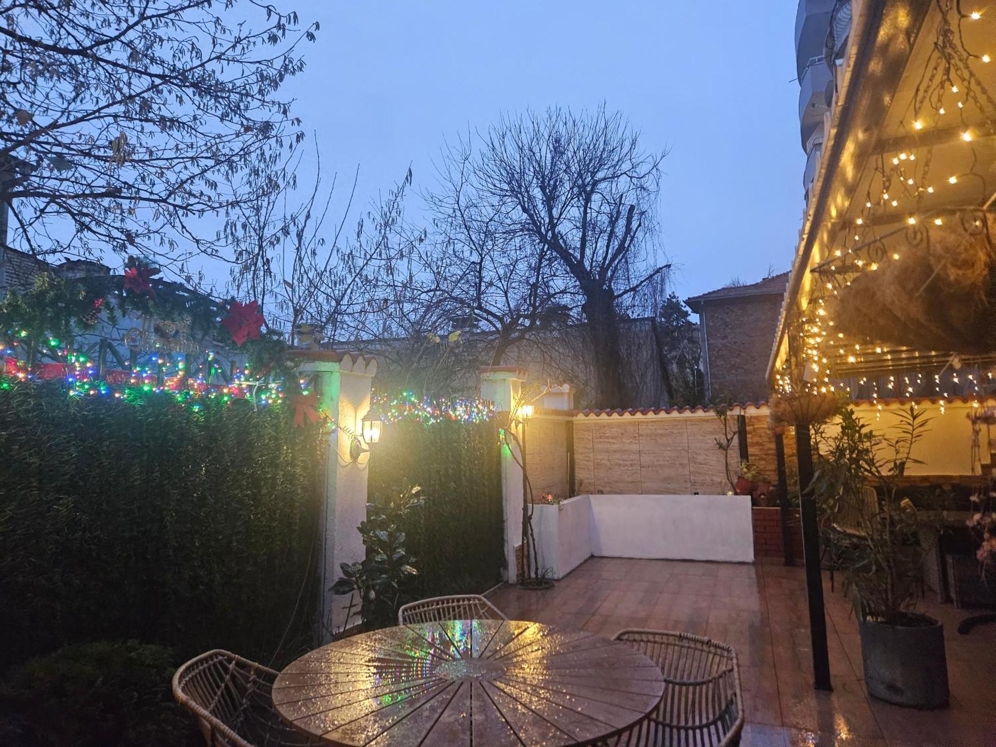 Priyateli - Friends Hotel Veliko Tarnovo Kültér fotó