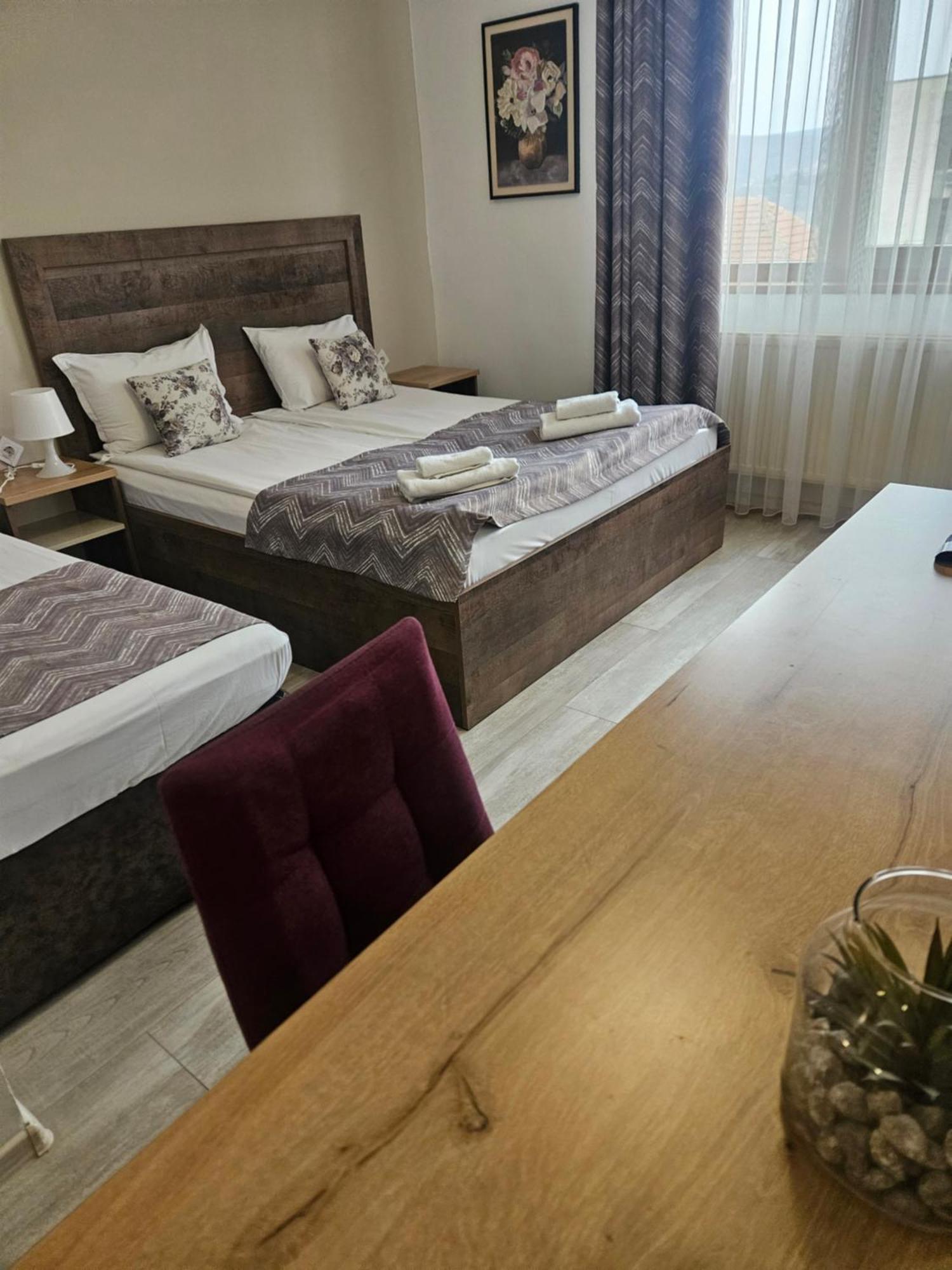 Priyateli - Friends Hotel Veliko Tarnovo Szoba fotó
